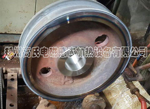 利用中频感应加热机对台车轮轴进行中频淬火