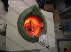 中频熔炼炉熔炼不锈钢